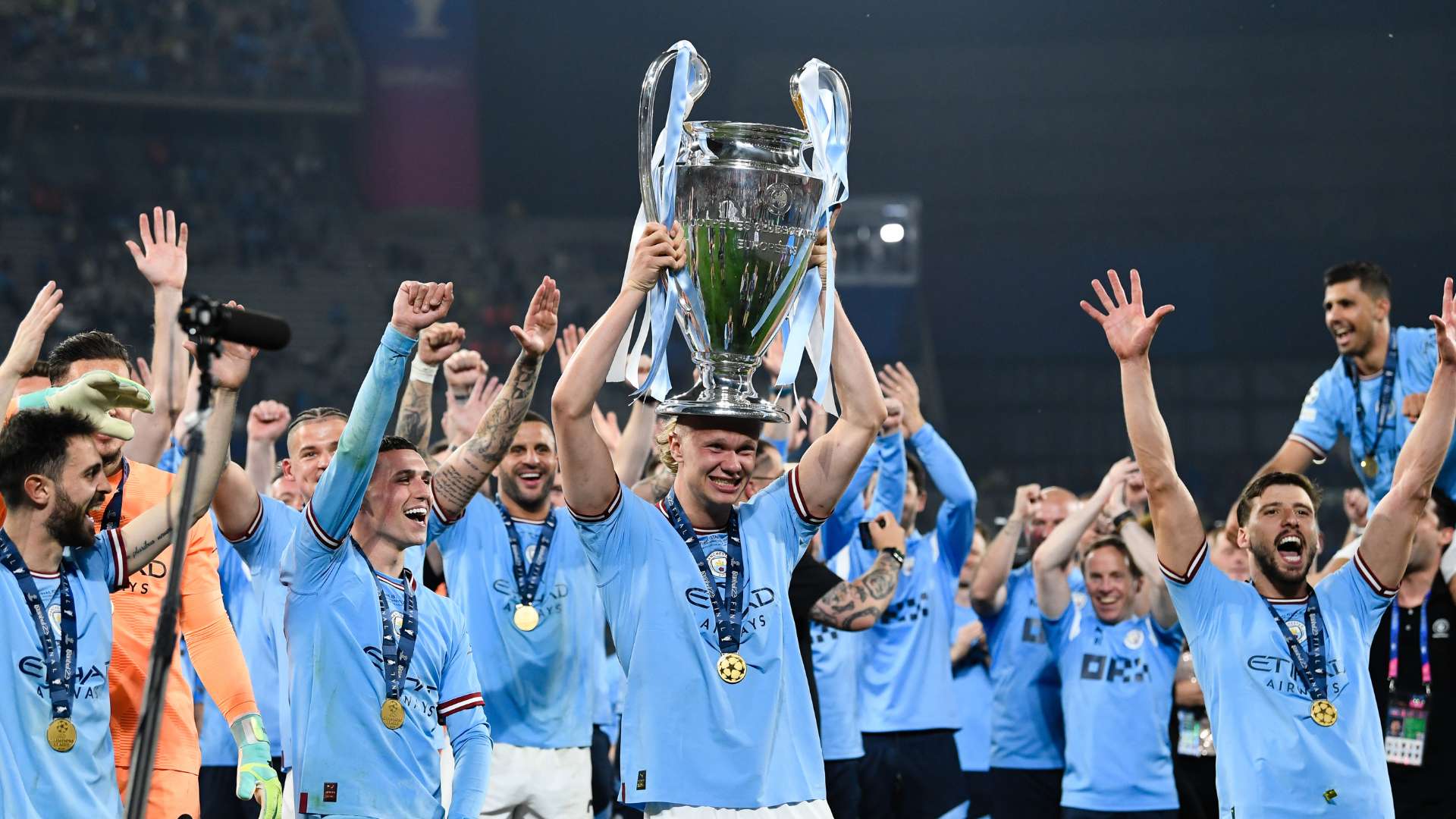 并成功抓住 并成功抓住