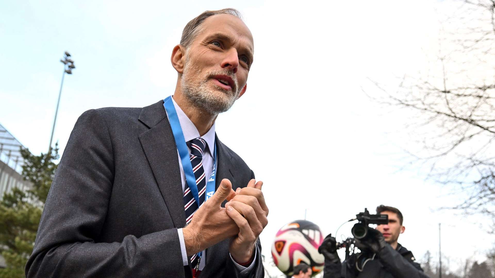 以及他對其 以及他對其