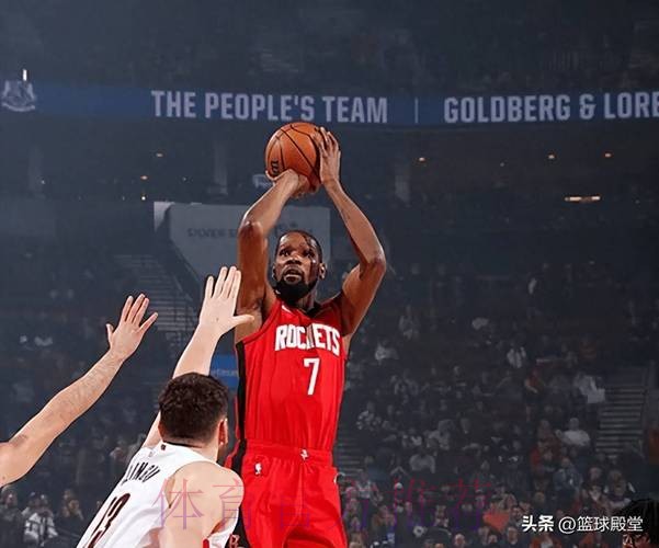 怒摔水瓶吓呆阿门,杜兰特真急了!火箭苦吞13分逆转两人难辞其咎 怒摔水瓶吓呆阿门,杜兰特真急了!火箭苦吞13分逆转两人难辞其咎